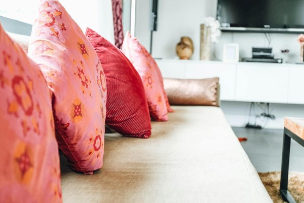 Transformez votre maison ancienne : guide pratique pour installer un insert de cheminée avec succès